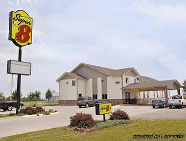 Super 8 By Wyndham Belleville Екстериор снимка